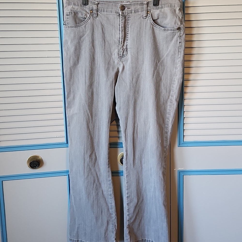 Lee Light Grey Classic Fit Jeans - Picture 2 of 13